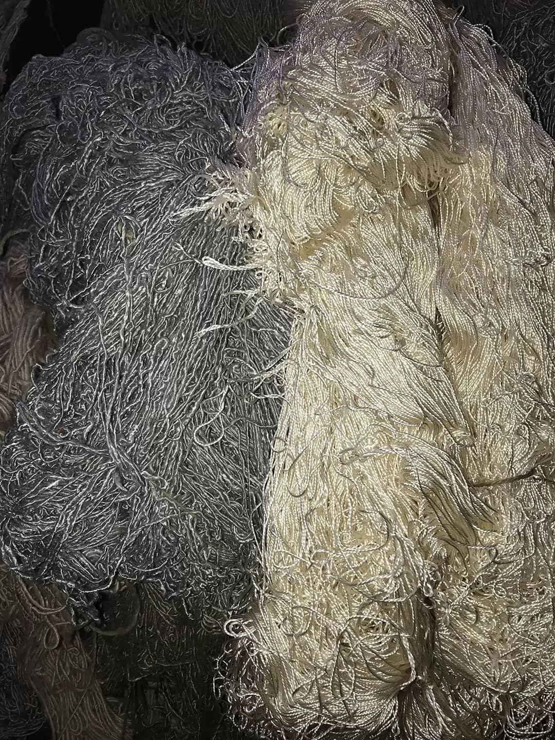 Nuovi materiali per la produzione di tappeti: seta di banana e sari silk